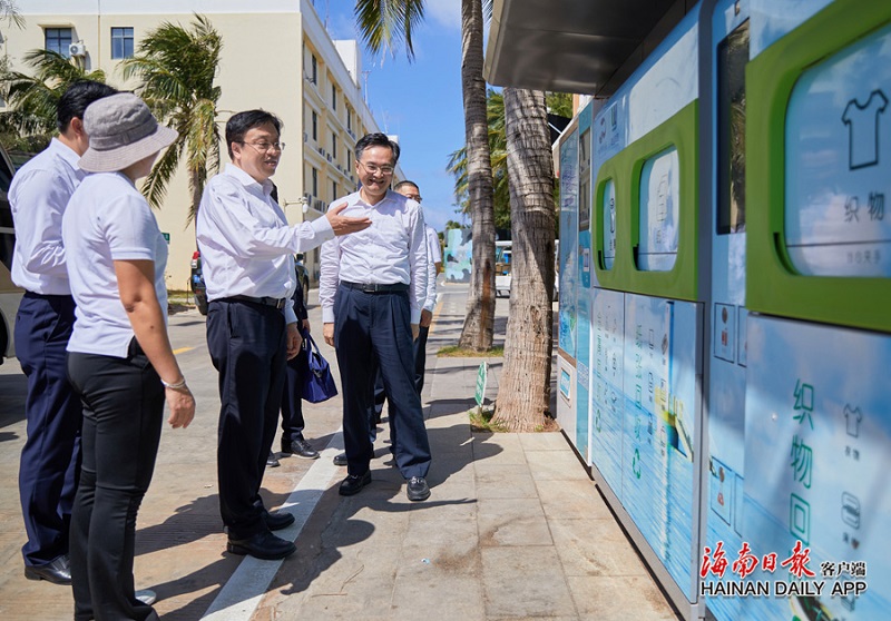 冯飞赴三沙市调研并看望慰问渔民及驻岛官兵