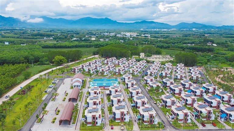 俯瞰白沙牙叉镇新高峰村.方山 摄